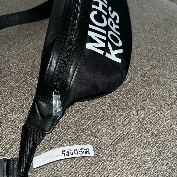 Michael Kors❤️ Unisex Black Logo Nylon Belt Bag/OS/NWT
~ New with tags! - Picture 5 of 12